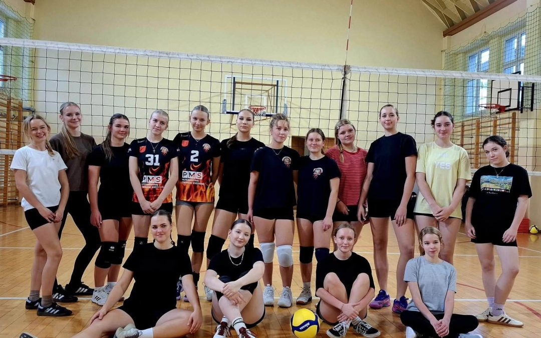 Szkolny turniej dwójek siatkarskich dziewcząt w II LO w Raciborzu!
